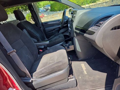 Used 2017 Dodge Grand Caravan SE FWD image 20