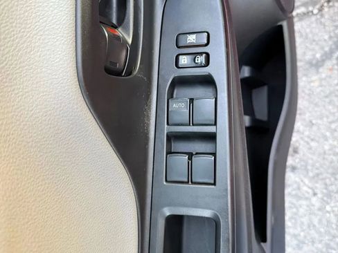 Used 2015 Toyota Yaris SE image 9