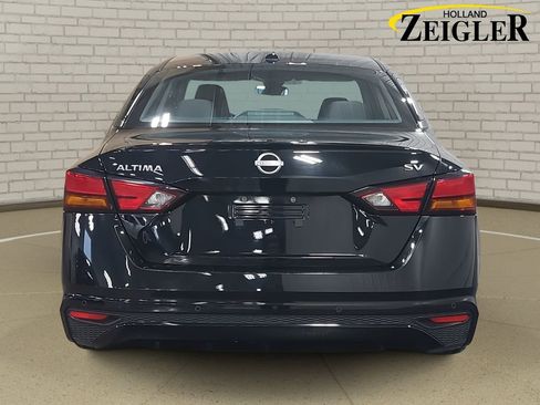 Used 2024 Nissan Altima 2.5 SV image 6
