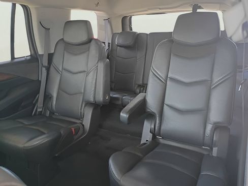 Used 2016 Cadillac Escalade Luxury AWD/4WD image 35