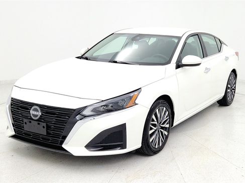 Used 2023 Nissan Altima 2.5 SV image 8
