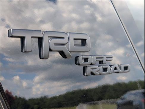 Used 2022 Toyota 4Runner TRD Off-Road Premium w/ TRD Black Wheel Package (TMS) AWD/4WD image 18