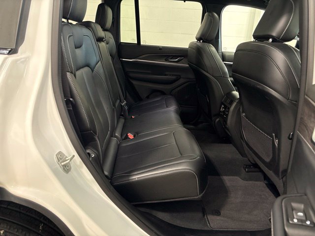 Used 2024 Jeep Grand Cherokee Limited w/ Luxury Tech Group II AWD/4WD image 46