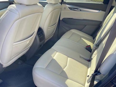 Used 2018 Cadillac XT5 Luxury w/ Driver Awareness Package FWD image 16