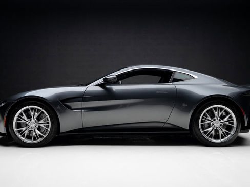 Used 2022 Aston Martin V8 Vantage Coupe image 16