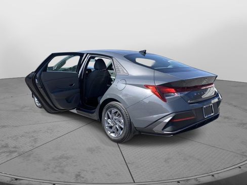 Used 2024 Hyundai Elantra SEL image 35