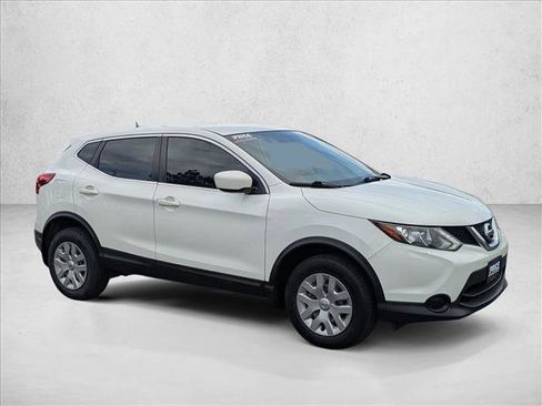 Used 2018 Nissan Rogue Sport S FWD image 3