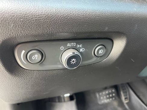 Used 2020 Chevrolet Traverse LT FWD image 17