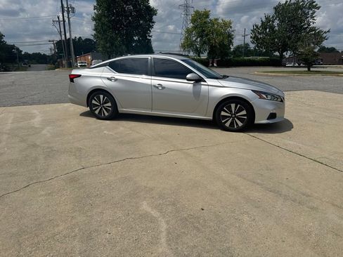 Used 2021 Nissan Altima 2.5 SV FWD image 8