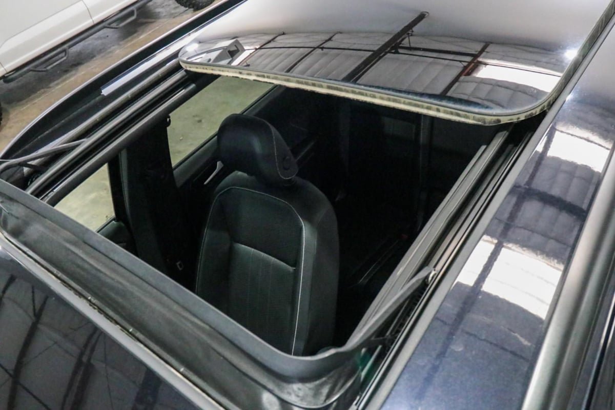 Used 2023 Volkswagen Tiguan SE R-Line FWD image 14