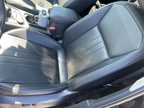 Used 2022 Volkswagen Tiguan SE image 18