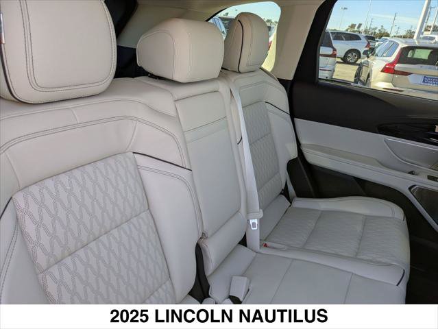 Used 2025 Lincoln Nautilus Black Label AWD/4WD image 25