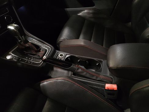 Used 2015 Volkswagen GTI SE FWD image 26