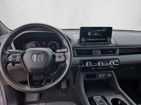 Used 2025 Honda Pilot Sport image 17
