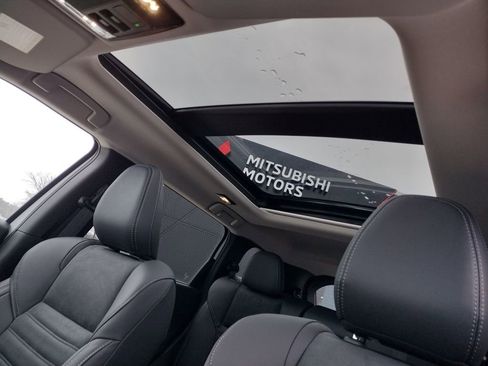 New 2026 Mitsubishi Outlander SE image 3