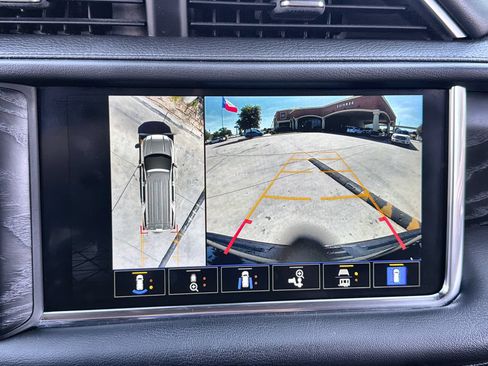 Used 2022 GMC Yukon Denali AWD/4WD image 17