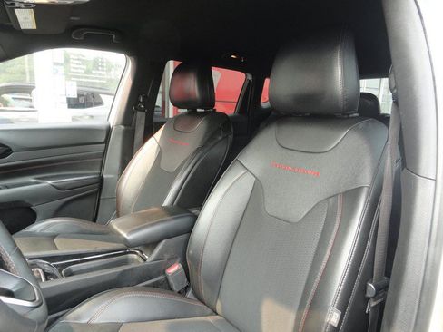 Used 2023 Jeep Compass Trailhawk AWD/4WD image 11