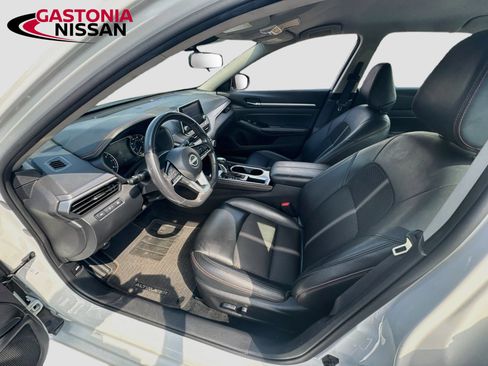 Used 2024 Nissan Altima 2.5 SR FWD image 25