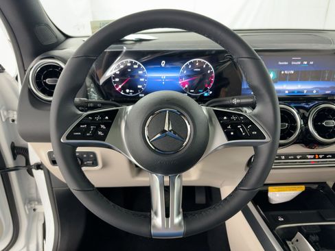 Used 2026 Mercedes-Benz GLB 250 image 17
