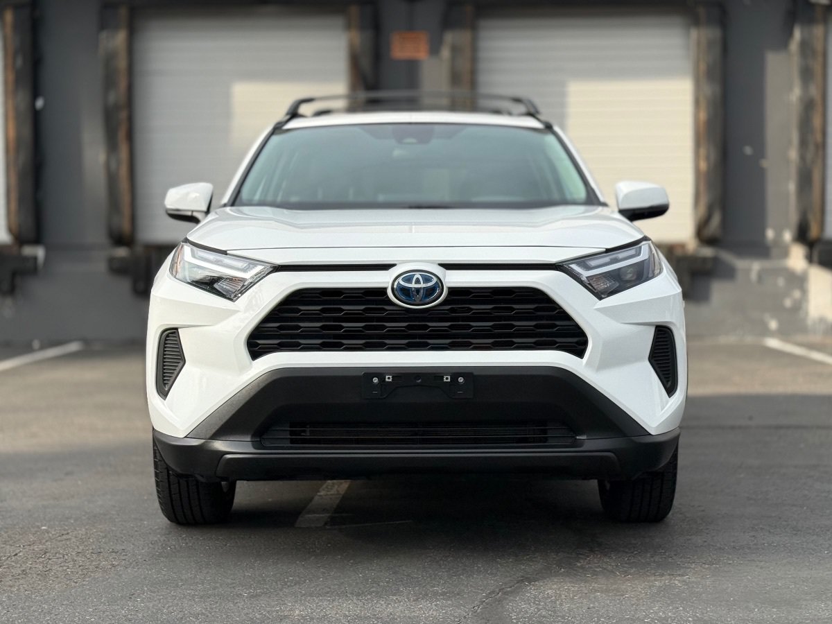 Used 2024 Toyota RAV4 XLE AWD/4WD image 9