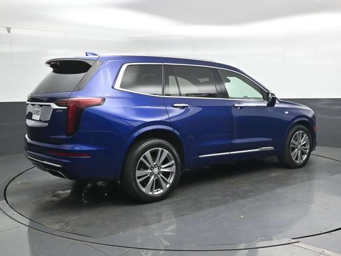 Used 2023 Cadillac XT6 Premium Luxury AWD/4WD image 2