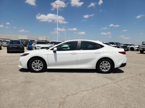 Used 2025 Toyota Camry LE FWD image 4