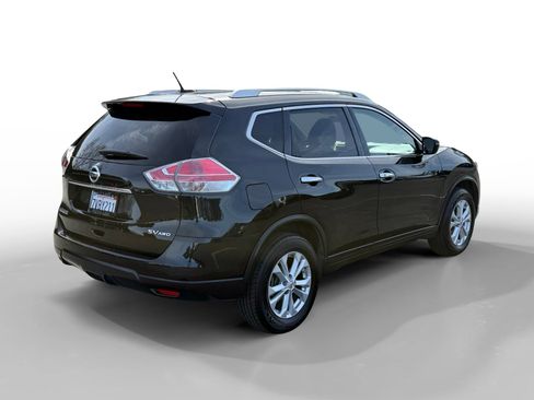Used 2016 Nissan Rogue SV image 5