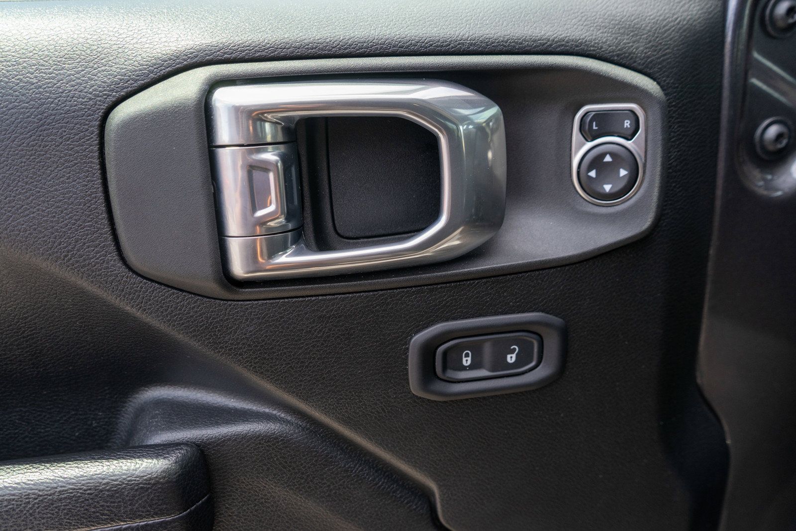 Used 2022 Jeep Wrangler Sport AWD/4WD image 14