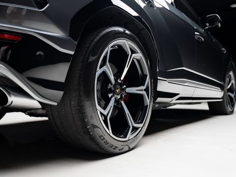 Used 2019 Lamborghini Urus AWD/4WD image 79