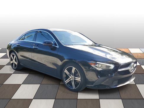Used 2023 Mercedes-Benz CLA 250 w/ Premium Package image 3