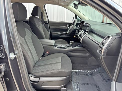 Used 2022 Kia Sorento LX image 14
