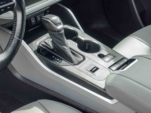 Used 2021 Toyota Highlander XLE image 18