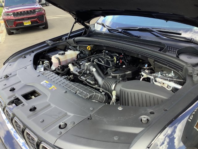 Used 2024 Jeep Grand Cherokee Limited RWD image 43