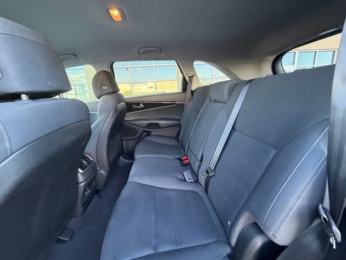 Used 2017 Kia Sorento L FWD image 17