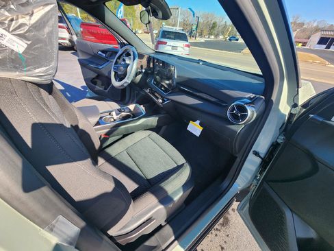 New 2026 Chevrolet Equinox LT image 8