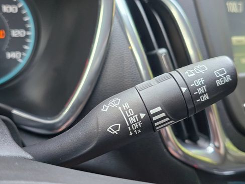 Used 2018 Chevrolet Equinox LT FWD image 30