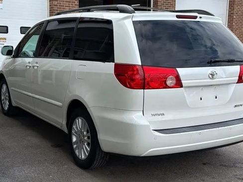 Used 2010 Toyota Sienna XLE FWD image 7