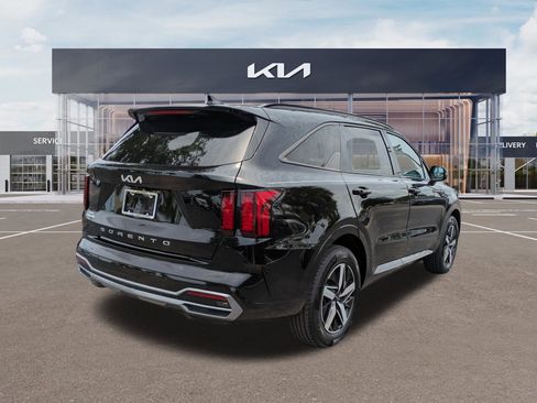 Certified 2022 Kia Sorento S FWD image 4