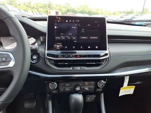 New 2026 Jeep Compass Latitude AWD/4WD image 6