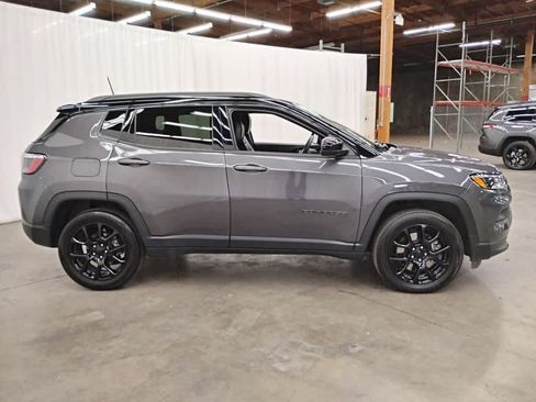 Used 2024 Jeep Compass Latitude w/ Altitude Special Edition AWD/4WD image 6