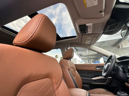 Used 2022 Nissan Pathfinder Platinum w/ Cargo Package image 17