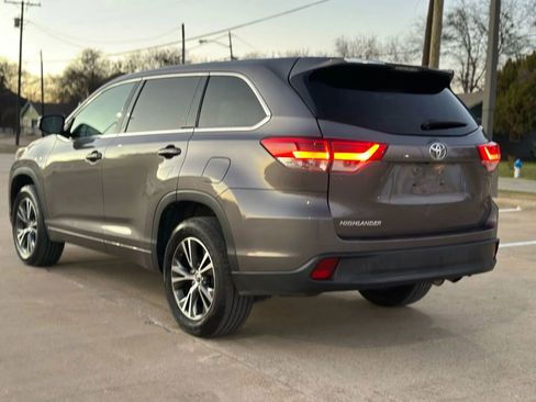 Used 2018 Toyota Highlander FWD V6 image 4