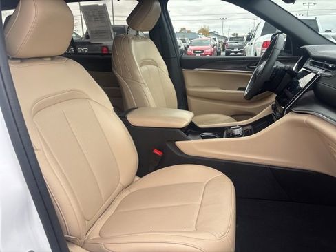 Used 2024 Jeep Grand Cherokee L Limited w/ Luxury Tech Group II image 14