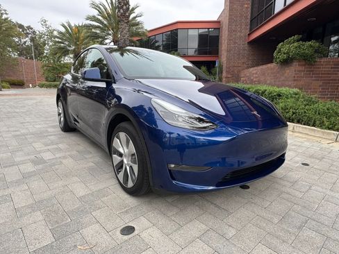 Used 2023 Tesla Model Y Long Range AWD/4WD image 3