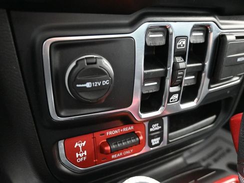 Used 2021 Jeep Wrangler Unlimited Rubicon w/ Cold Weather Group AWD/4WD image 18