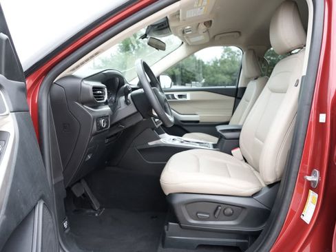 Used 2024 Ford Explorer XLT w/ Equipment Group 202A RWD image 15