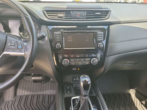 Used 2019 Nissan Rogue SV w/ Premium Package FWD image 20