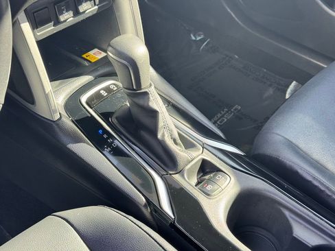 Certified 2022 Toyota Corolla Cross XLE image 20