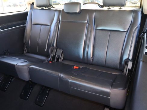 Used 2023 Ford Expedition XLT image 21