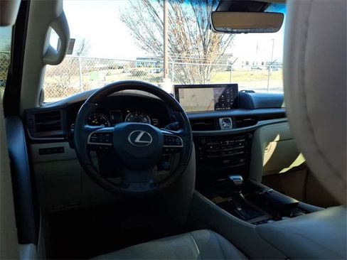 Used 2019 Lexus LX 570 4WD image 15